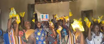 VIDEO: Oyo Residents Chant ‘Jagaban 2027’ After Receiving Semovita, Sparking Political Debate Online